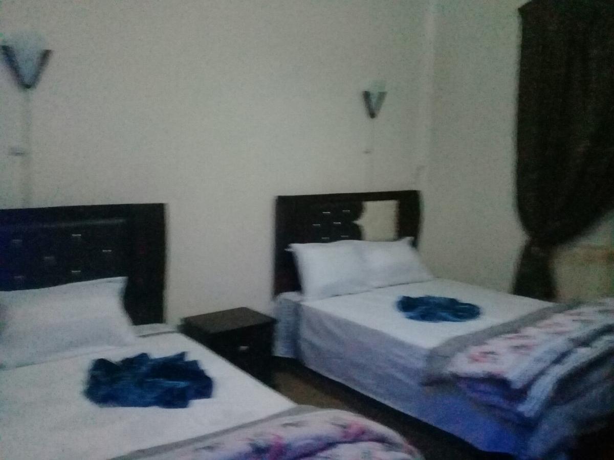 Hi Nile Plaza Hostel Kairo Exteriör bild
